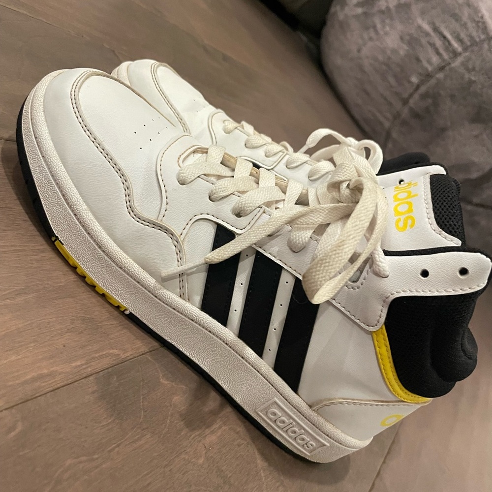 Adidas high top black white yellow sz 4
